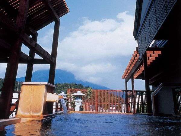 Open-air bath